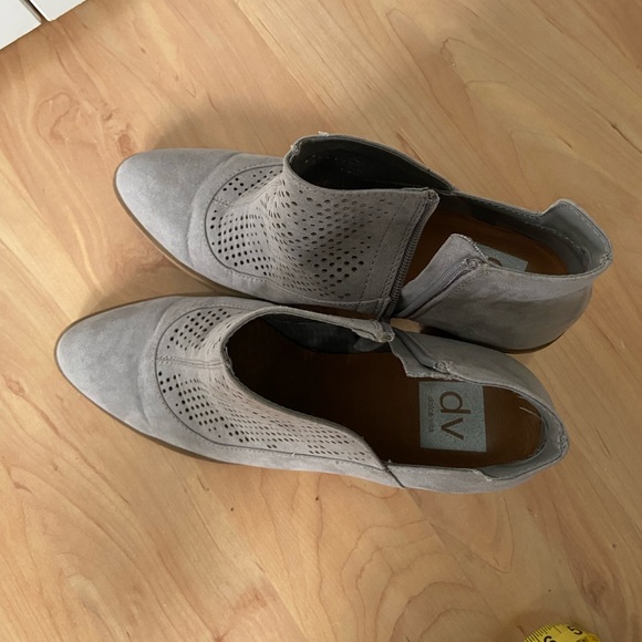 Dolce Vita Light Gray Heeled Ankle Boots - Picture 6 of 8